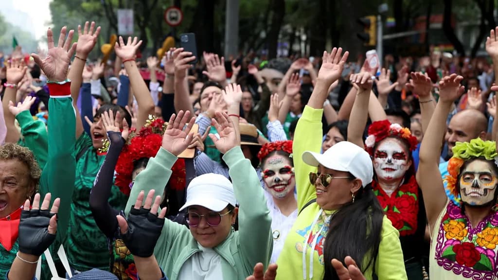 Mexico City Targets World Record for Largest Human Wave Ahead of Football World Cup