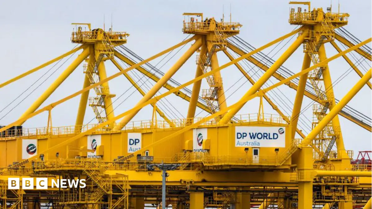 Australian Dock Workers Demand 28-Hour Week Amid Automation Threat