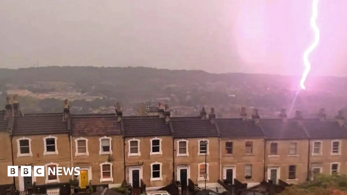 Southern England Endures 29,000 Lightning Strikes, Flash Flooding Impacts Travel