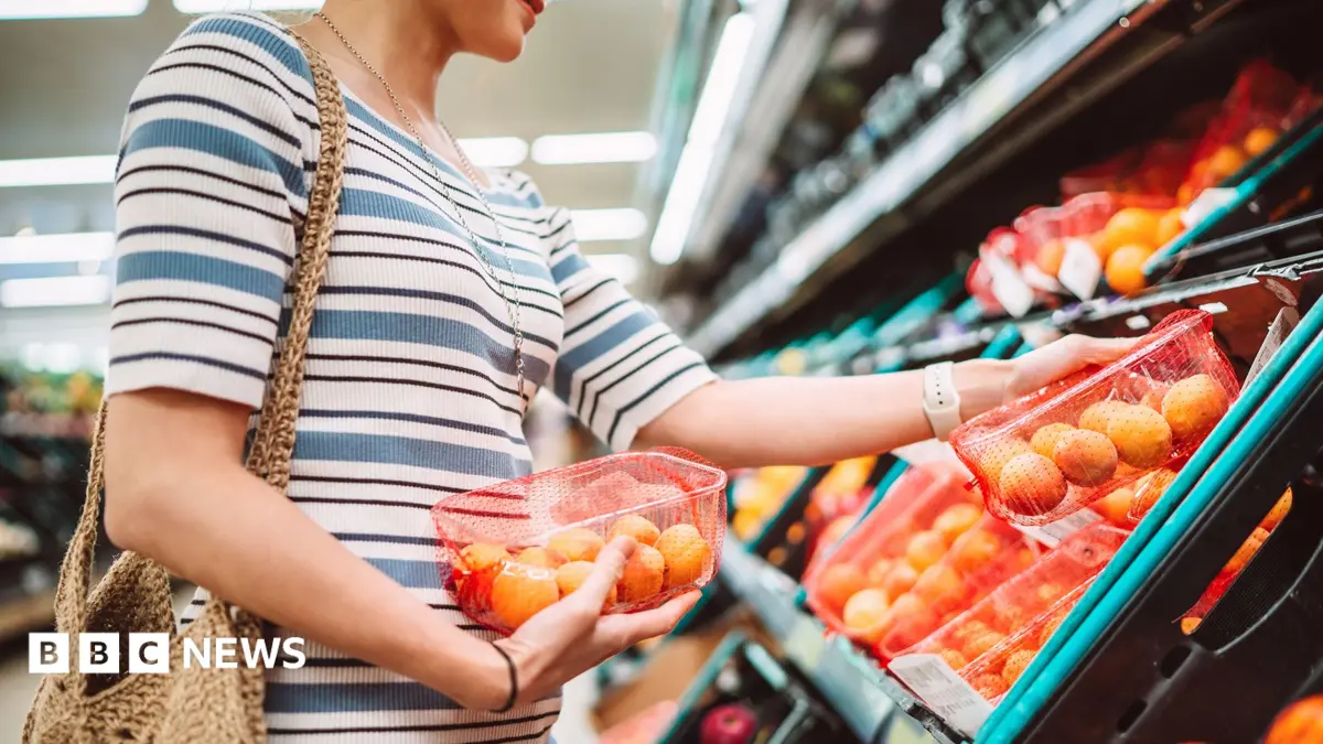 UK Consumer Price Index Falls to 7.9% in June, Analysts Forecast Further Rises