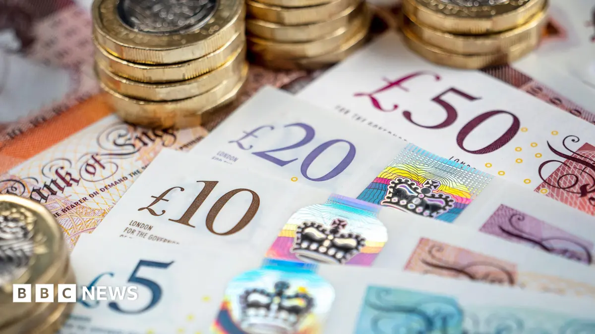 Northern Ireland Economic Output Expands by 2.3%, Businesses Flag Rising Operational Costs
