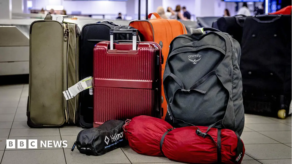 Hundreds of Air Travellers Stranded Without Luggage After Airport System Failure