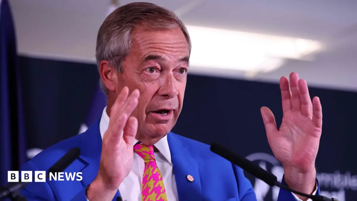 Farage Dismisses Aides' Donor Comments as 'Loose Pub Talk' Amid Reform UK Resignations