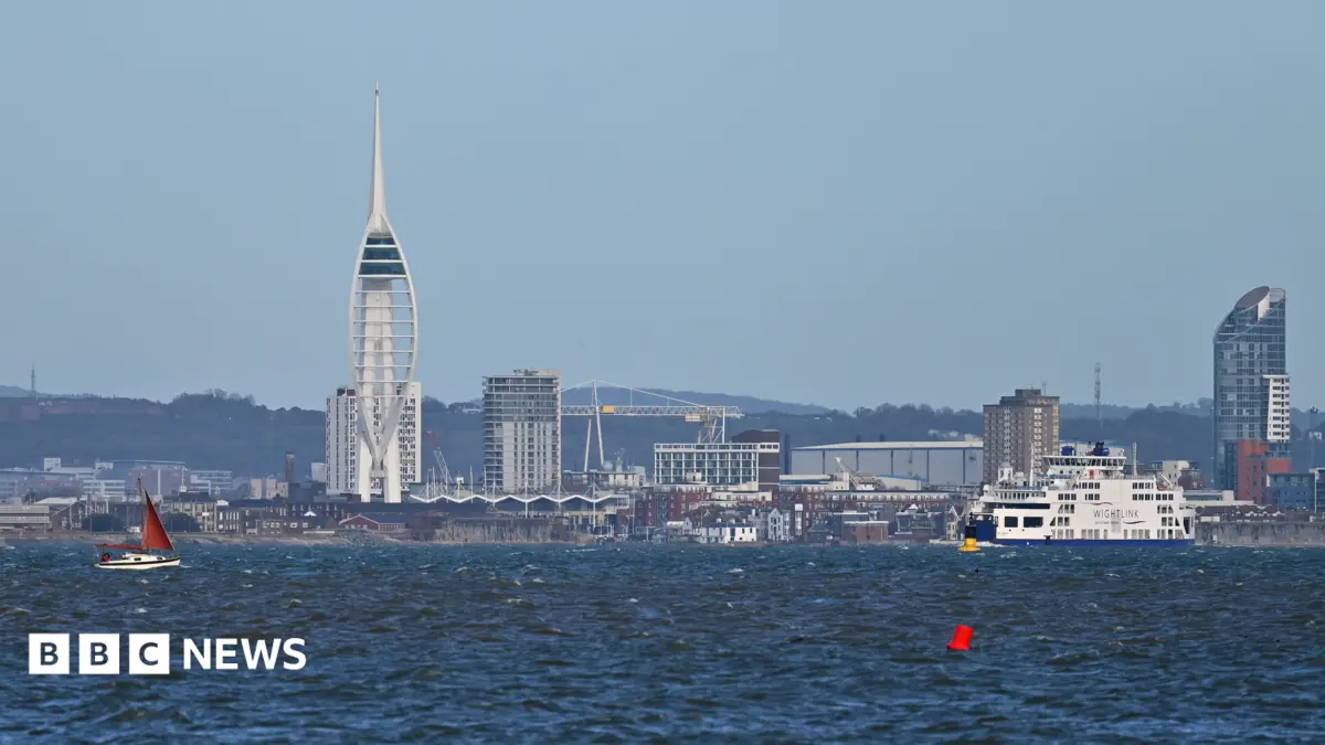 Southampton Port Refuses Entry to 120 Migrants on RNLI Vessels