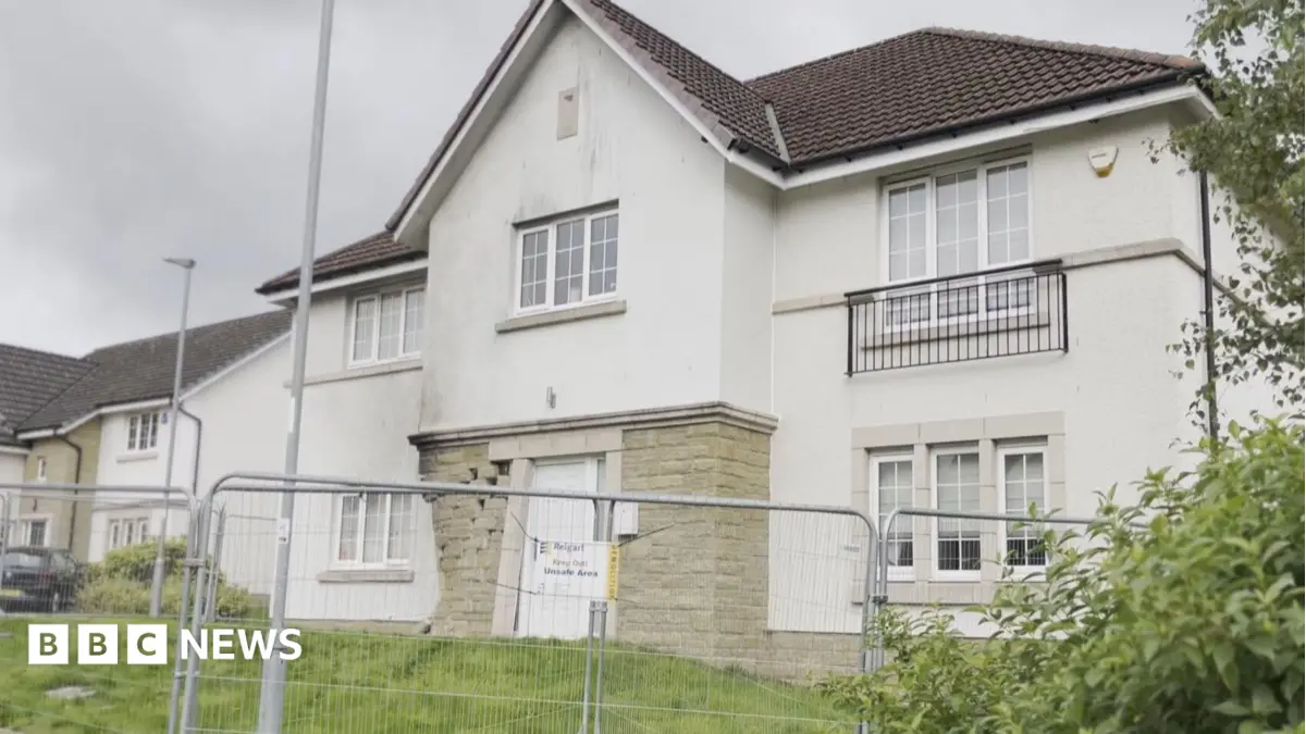 Eaglesham House Damaged by Car Crash, Gang Violence Link Probed in Glasgow
