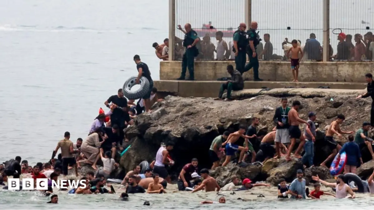 Spain Accuses Morocco of 'Blackmail' Over Ceuta Migrant Influx, EU Convenes Emergency Talks