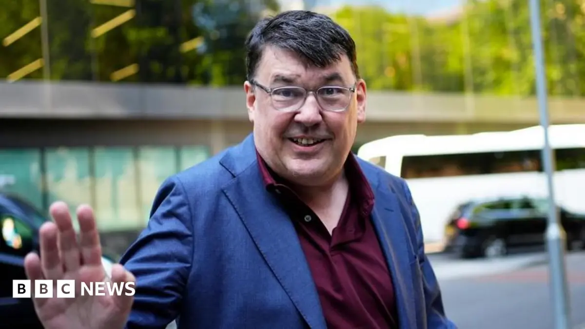 Graham Linehan Settles Claim with Metropolitan Police Over 2025 Heathrow Arrest