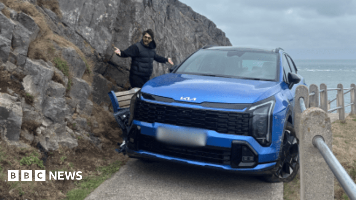 Abandoned SUV Blocks Wales Coast Path Near Flint Castle