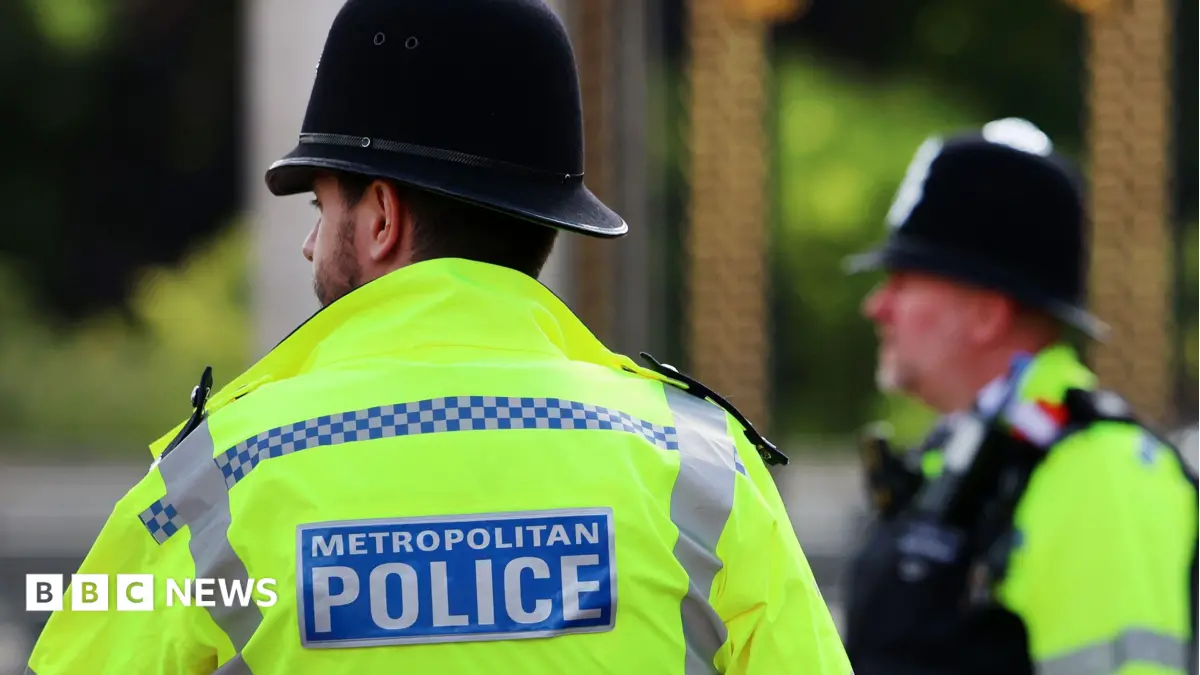 Metropolitan Police Launch Murder Investigation After Cyclist Dies in Moped Collision