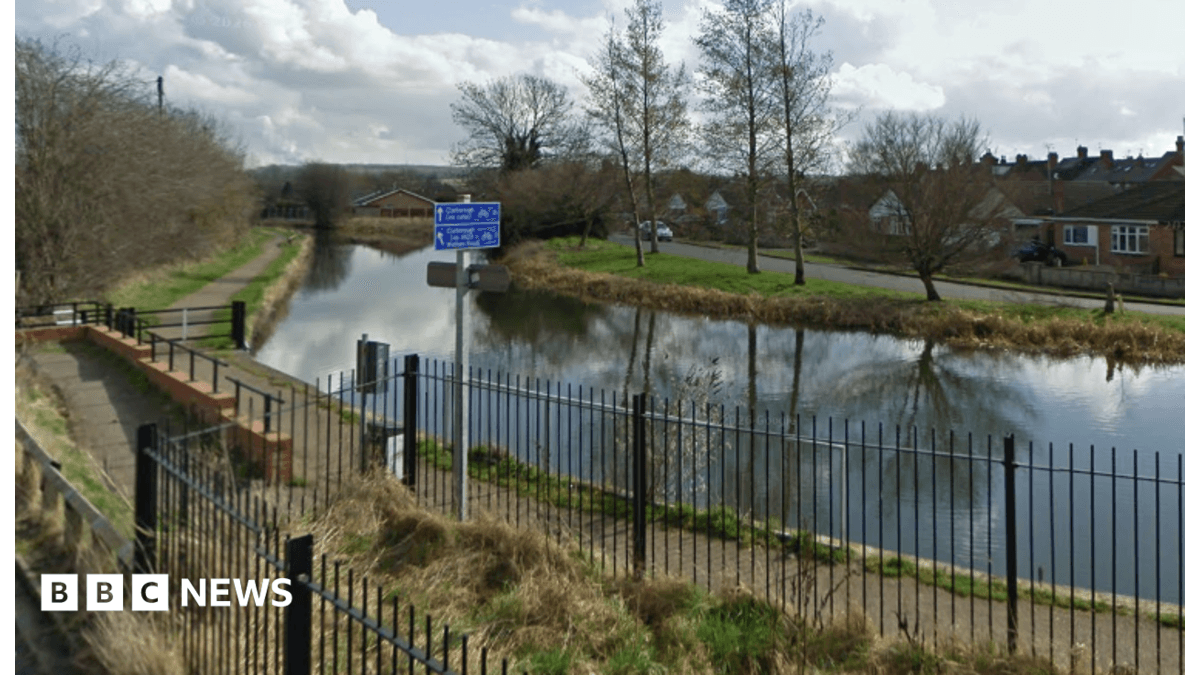 Replica Grenade Forces Police Closure of Roads Near Ashton Canal Towpath