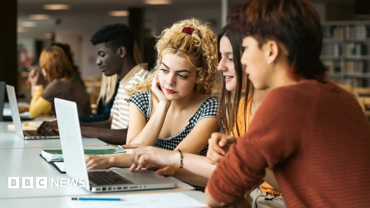 Cross-Party Parliamentarians Demand Urgent Review of Student Loan Repayment System