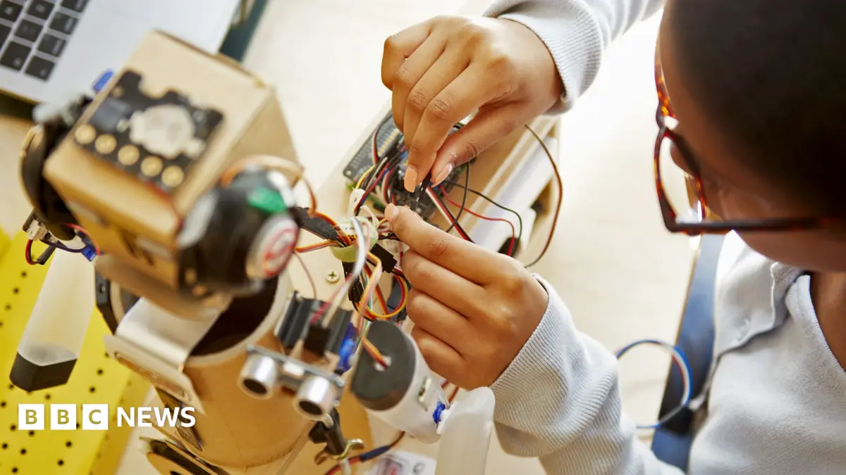 England's 14-Year-Old Pupils to Study AI, Manufacturing in Technical Education Overhaul