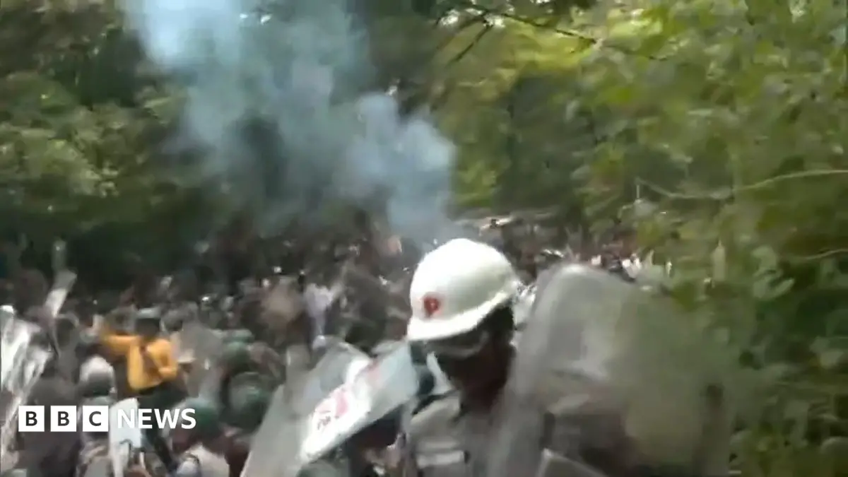 Indian Police Deploy Tear Gas on Jharkhand Protesters Demanding Civil Service Exam Reforms