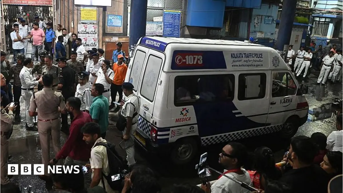 Kolkata Hindu Festival Crush Kills 17, Injures Dozens at Religious Event