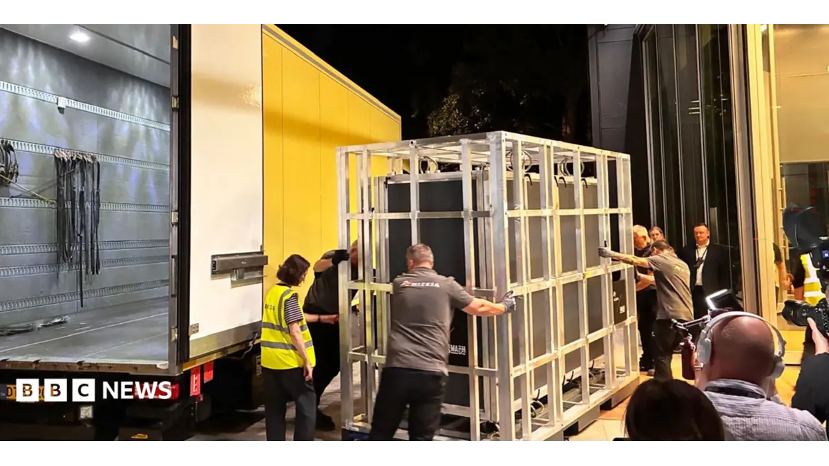 Bayeux Tapestry Arrives at British Museum Overnight Under Police Guard