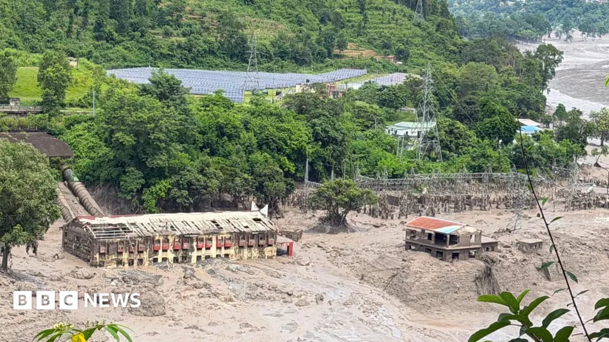 Seventeen Dead, Hundreds Missing After Nepal Flash Flood Near Tibetan Border