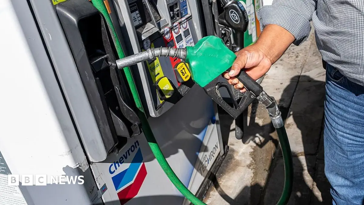 Trump Backs Diesel Export Ban as US Prices Soar, Republicans Urge Action