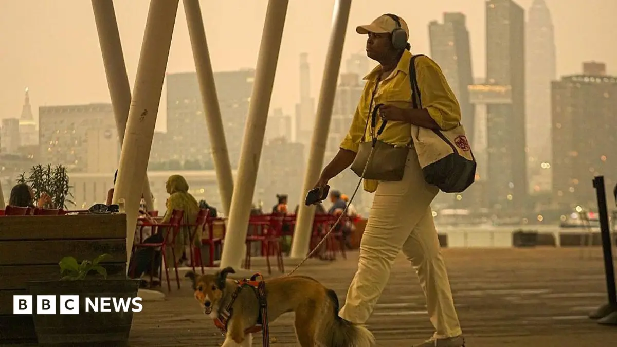 Canada Battles 800 Wildfires as US Extends Hazardous Air Quality Alerts