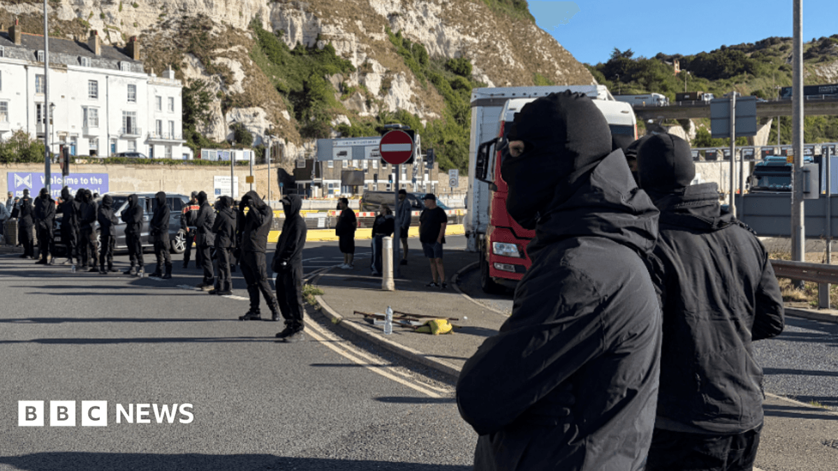 Reform UK Proposes Public Ban on Full-Face Coverings After Dover Protest