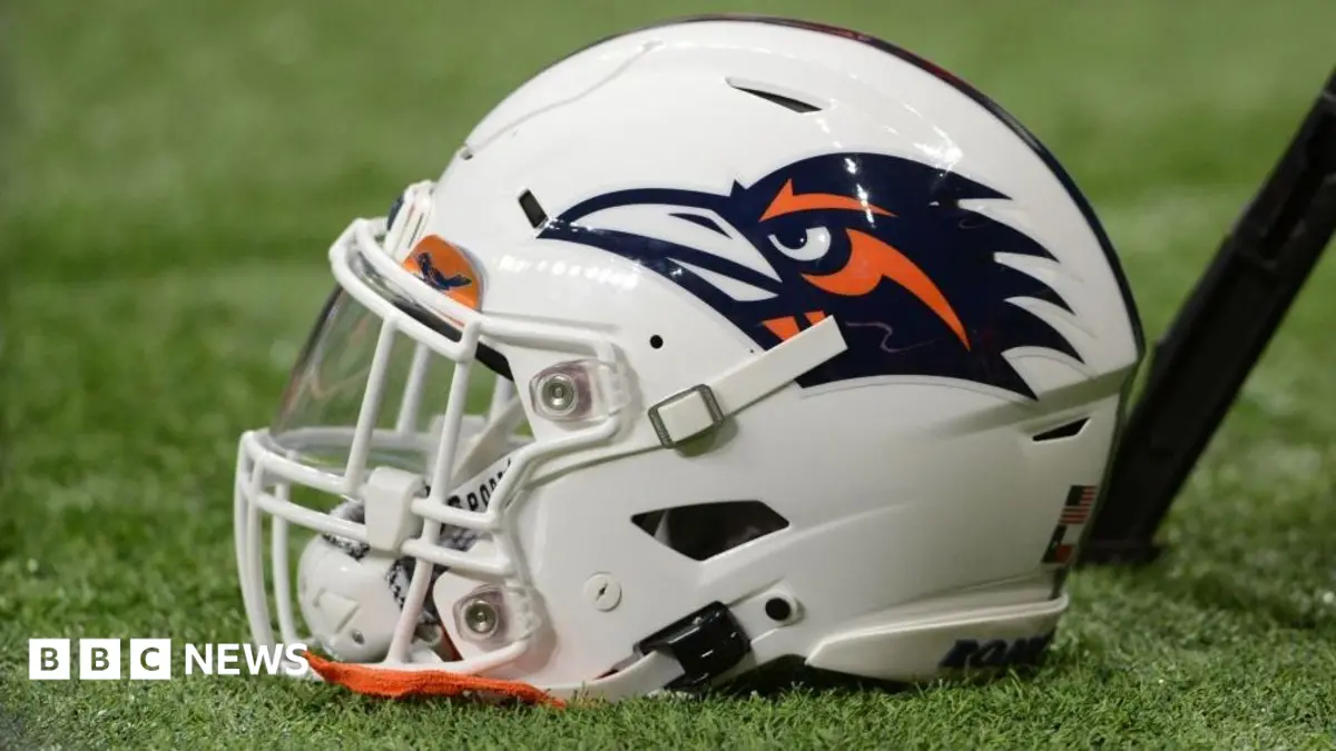 US Airman Dies in Parachute Jump Stunt Before Texas College Football Game