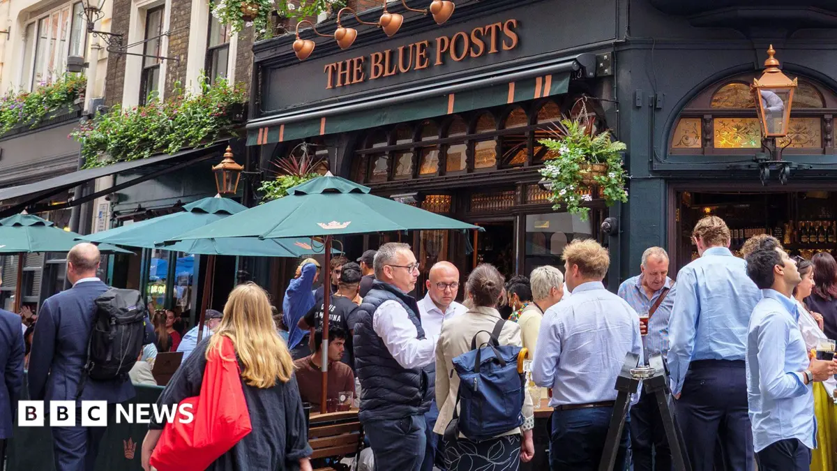 Westminster Council’s Standing Drinkers Policy Prompts Strong Opposition from Hospitality Sector