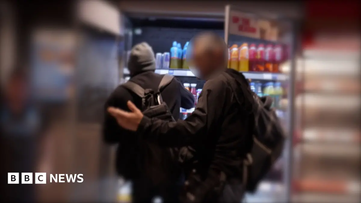 Film Crew Witnesses Shoplifting Incident During Documentary Shoot in British Retail Outlet