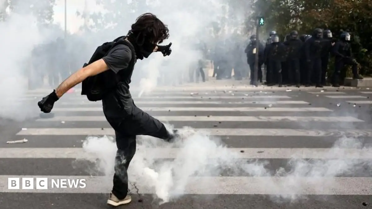 French Students Clash with Police in Paris, Marseille Over School Resources
