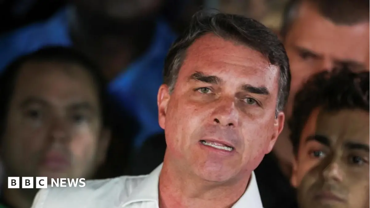 Brazilian Federal Police Cancel Passports of Flávio Bolsonaro Following Non-Compliance Order