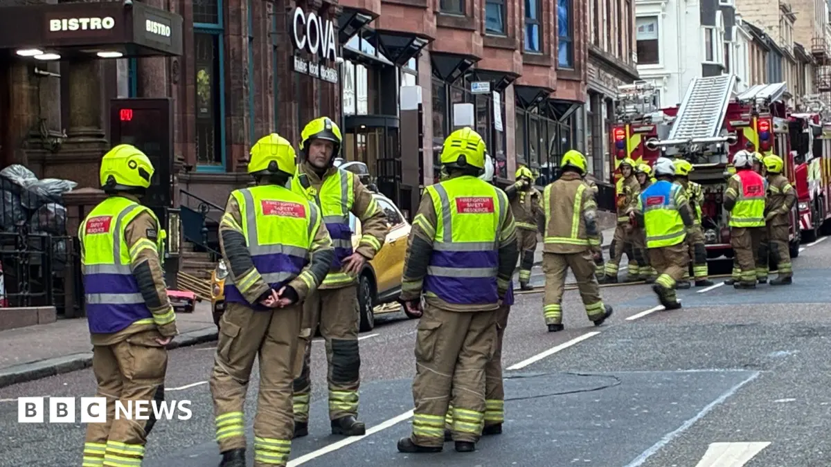 Over 40 Firefighters Tackle Glasgow City Centre Bar Blaze, Streets Cordone