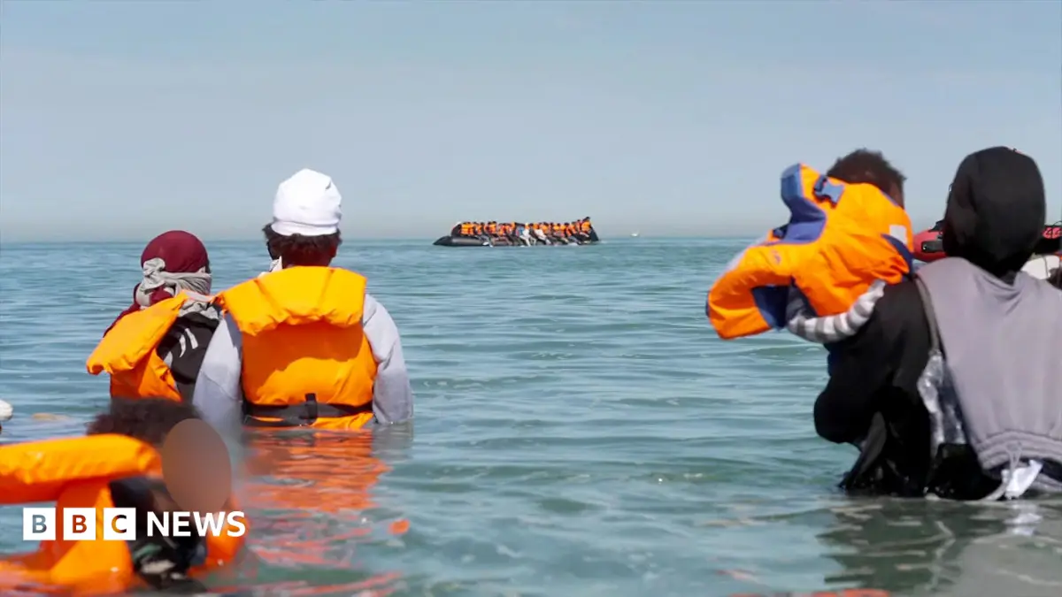 Channel People Smuggling Gangs Combine Resources for Larger Dinghies