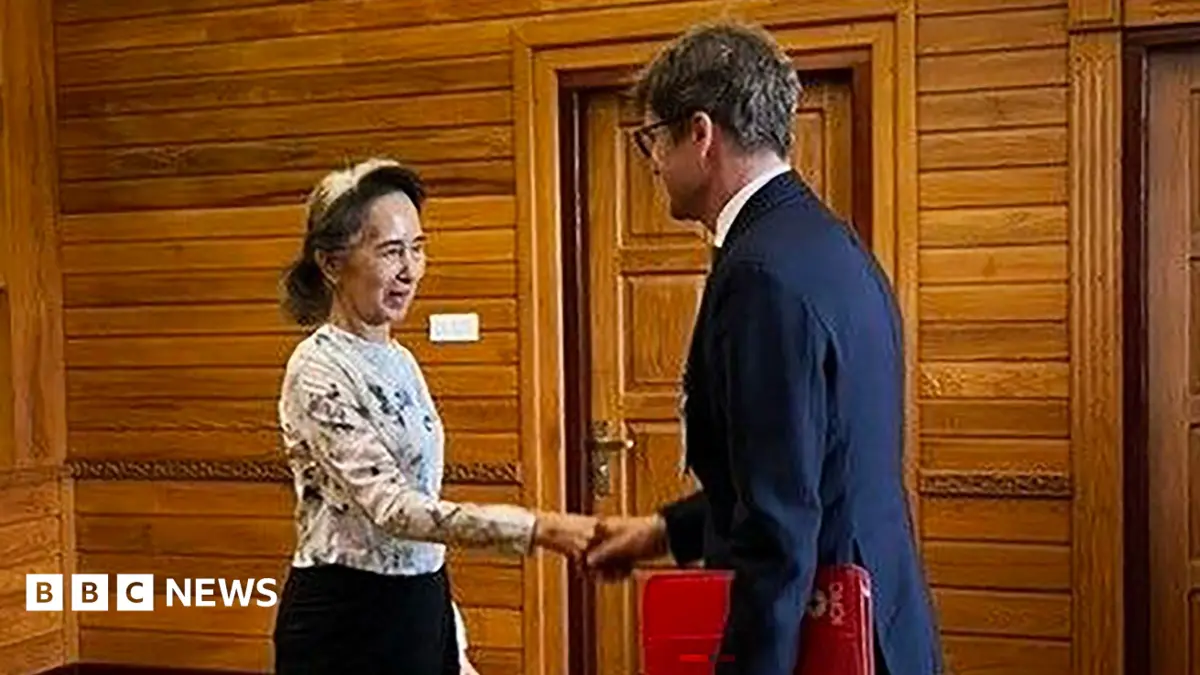 Aung San Suu Kyi Appears Healthy in First Independent Contact in 30 Months