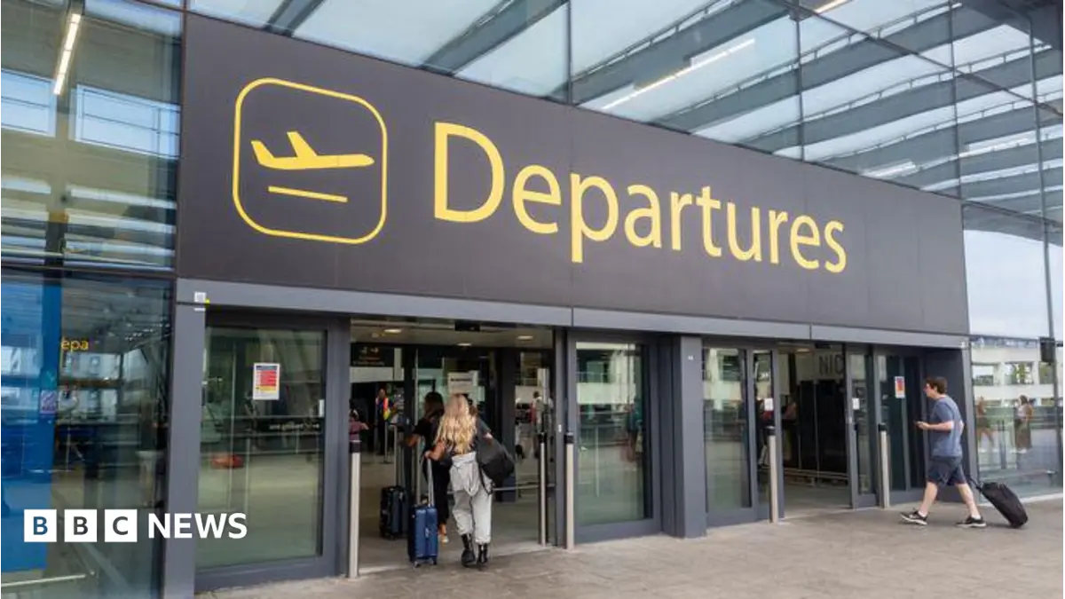 Gatwick Airport Faces Severe Water Supply Disruption, Distributes Bottled Water to Thousands