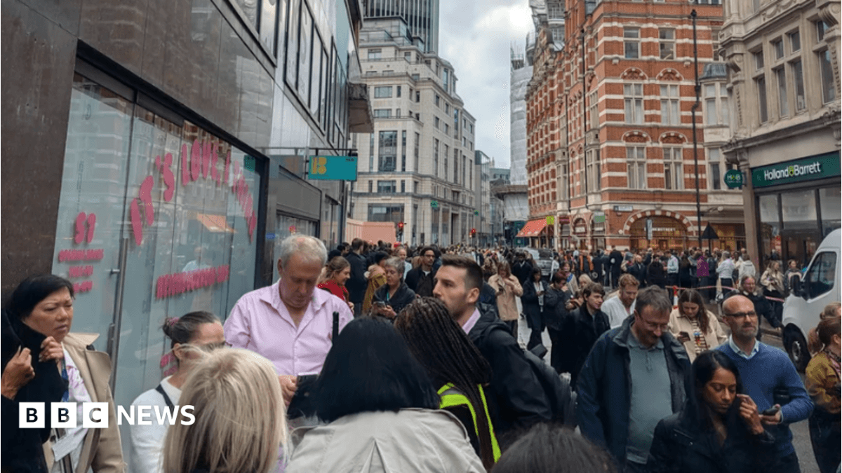 City of London Gas Leak Prompts Evacuation of 5,000 Near Threadneedle Street