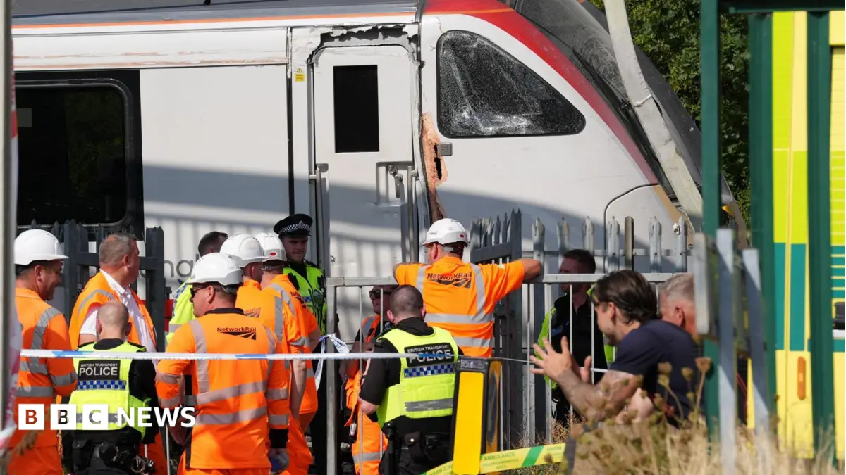 Overground Train Derails at Harold Wood, Halting Services into London Liverpool Street