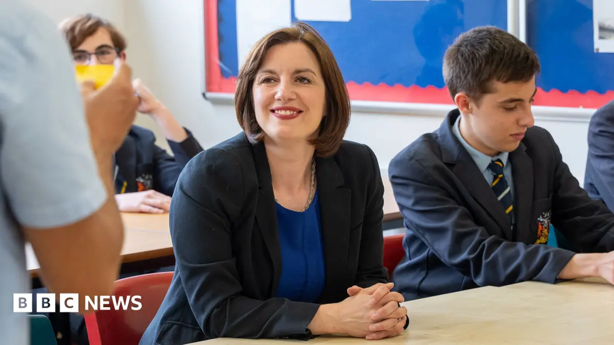 Education Secretary Bridget Phillipson Rejects 'Spiteful Class Warrior' Accusation, Plans T-shirt