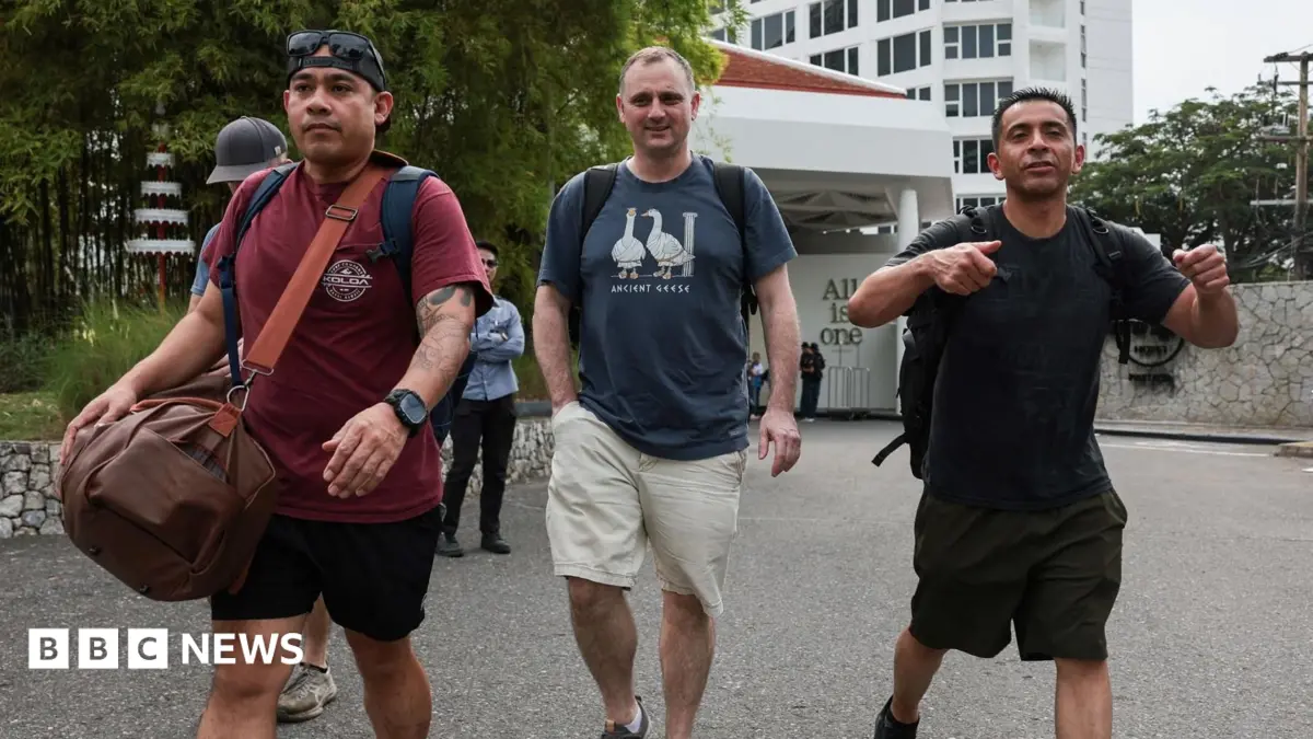 USS Abraham Lincoln Crew Returns to Thailand Shore Leave After 250-Day Deployment