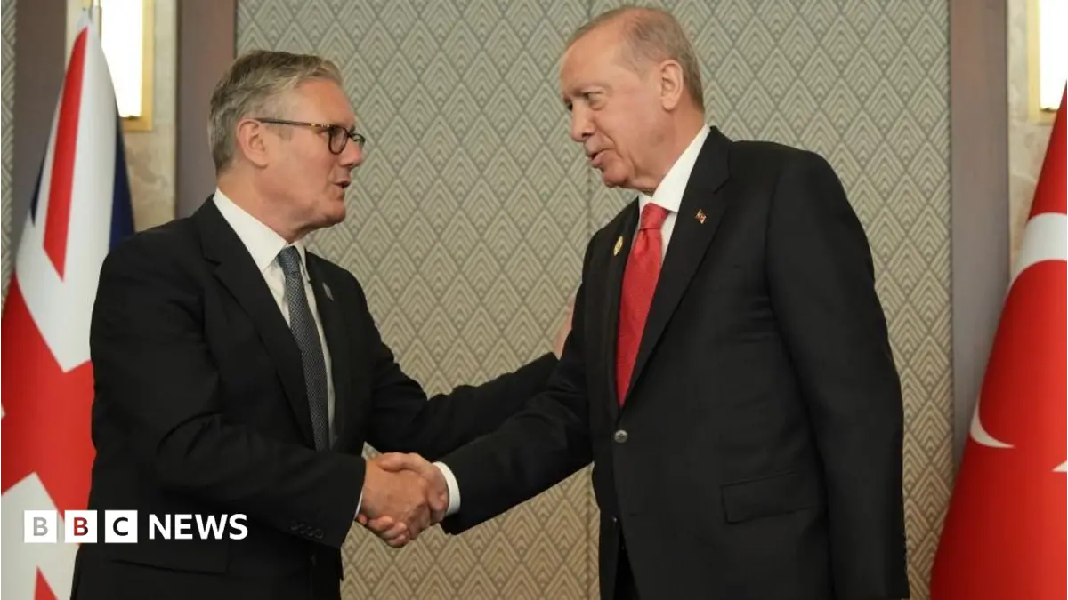 Keir Starmer Receives Firearm and Ammunition from Turkish President Erdoğan at NATO Summit
