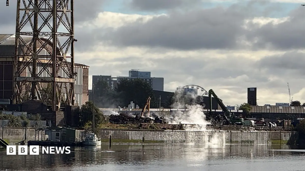 Glasgow Scrapyard Fire Burns Second Night, Scotstoun Business Engulfed