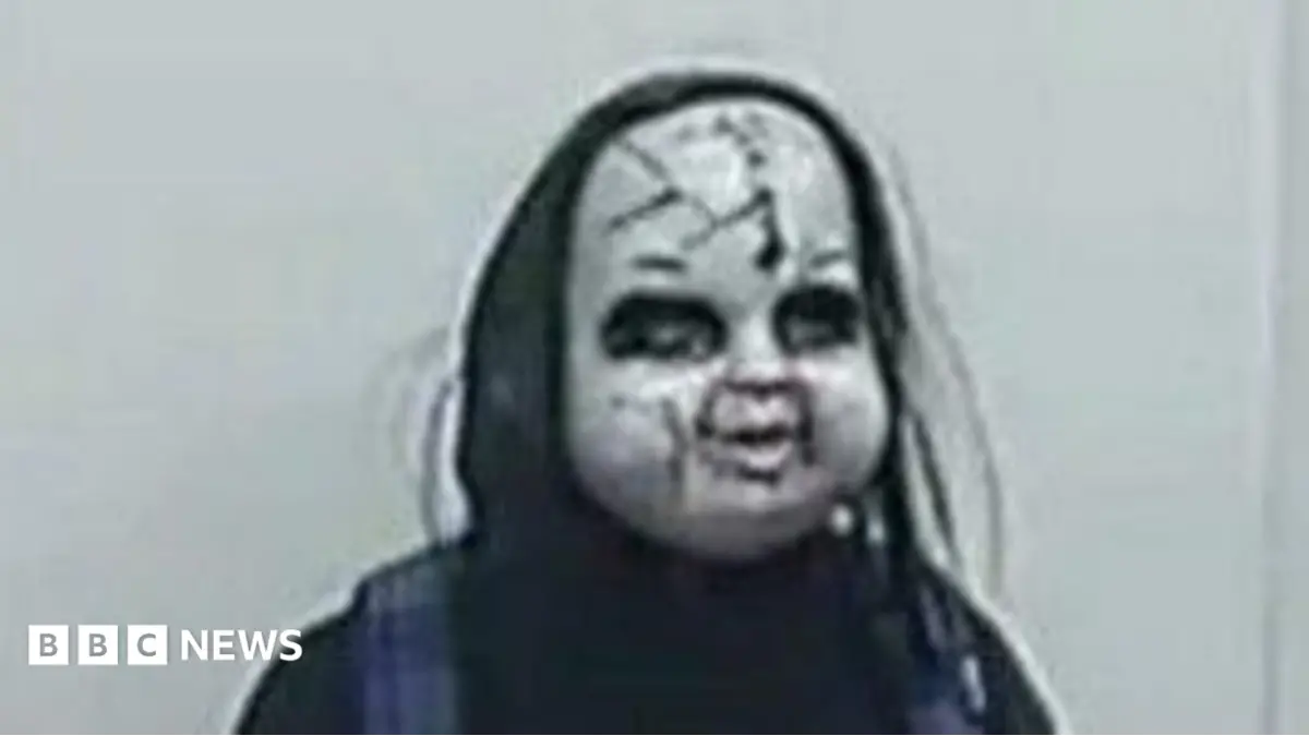 Philadelphia Man Terrorises Residents Near City Hall with Chucky Mask, Knife