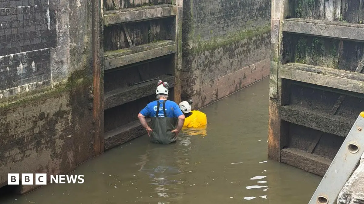 Canal & River Trust Locks Close Amidst Record Low Water Levels