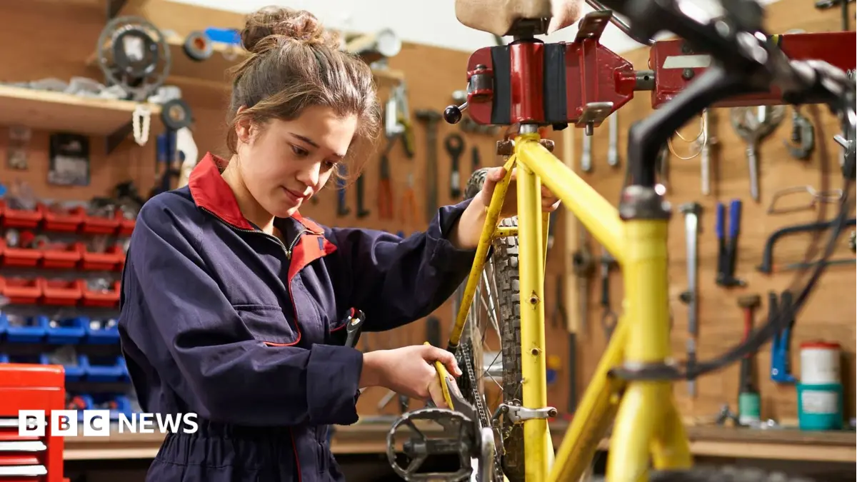 Greens Propose Two-Year Public Sector Job Guarantee for Unemployed Under-24s