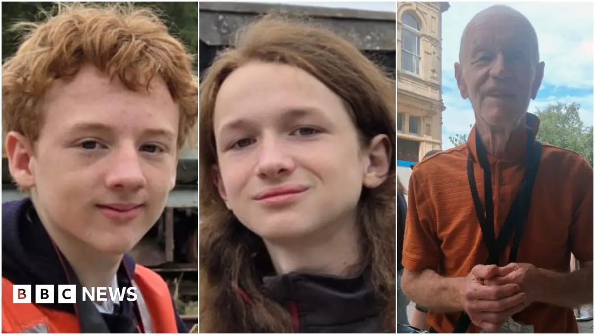 Two Teenagers Aid 74-Year-Old Man After Street Collapse, Ensuring Hospital Transport