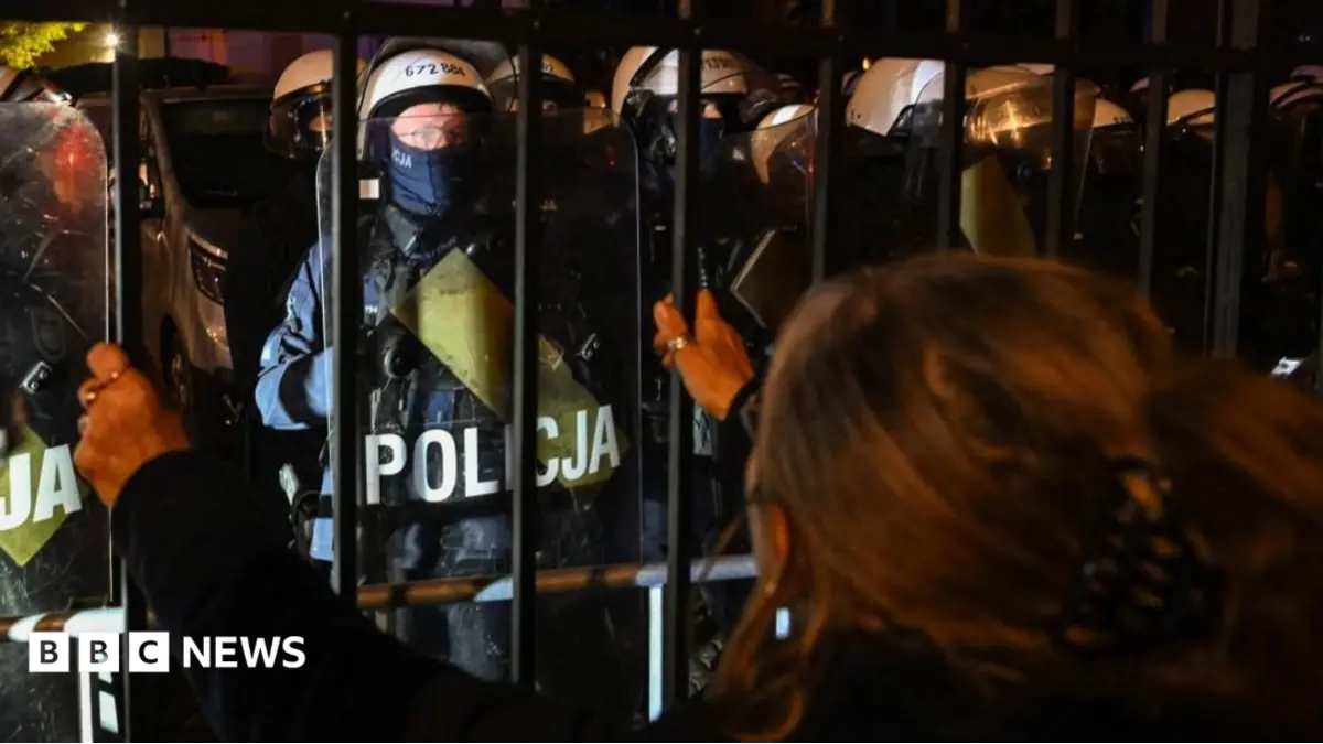 Polish Police Deployed as Government Suspends Two Senior Supreme Court Justices