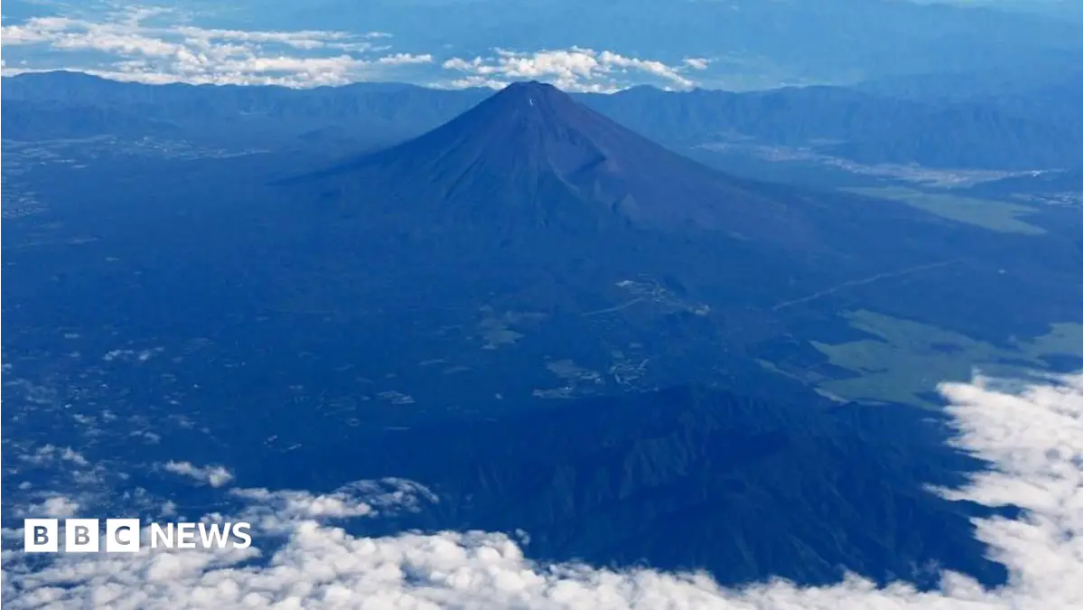 Japanese Father Abandons Seven-Year-Old Son on Mount Fuji During Hike