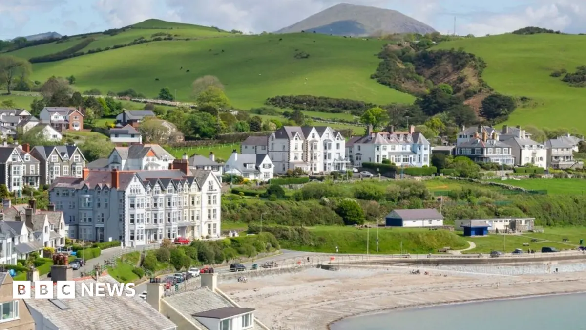 Welsh Councils Halt Tourism Tax Plans, Expert Calls for Flexible National Policy