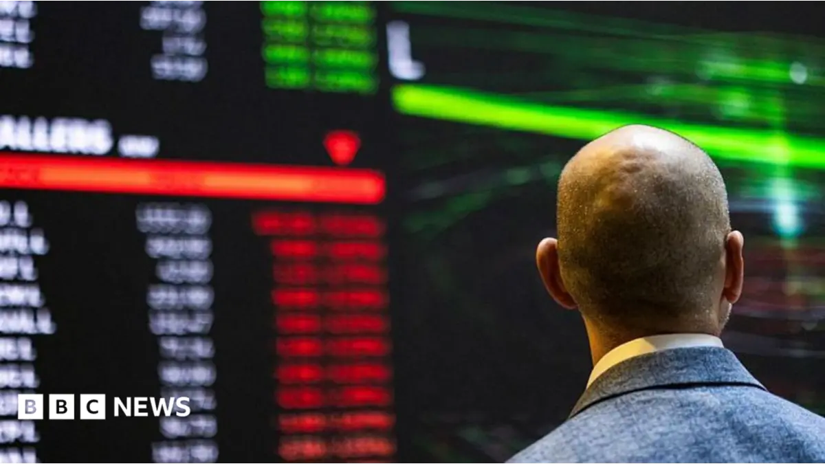US Long-Term Borrowing Costs Decline After Government Bond Intervention