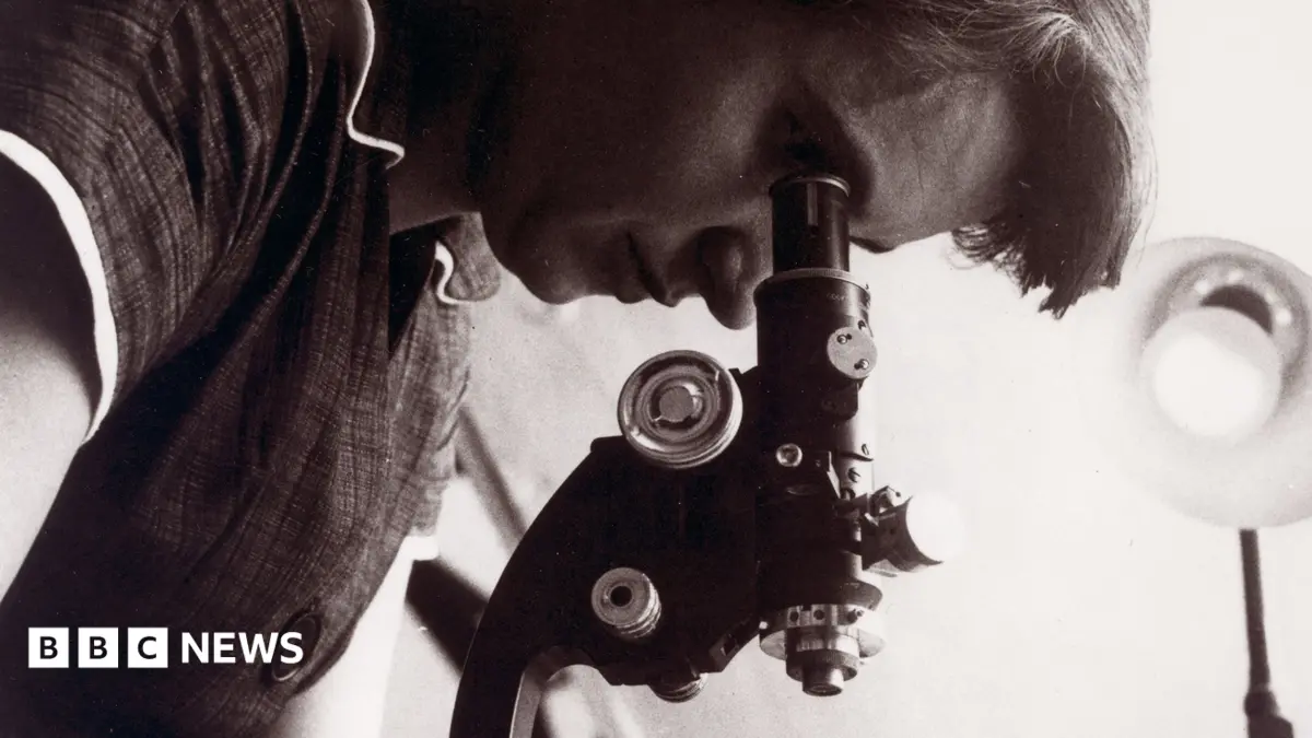 Rosalind Franklin Only Female Scientist Named in GCSE Science Specifications, Study Reveals