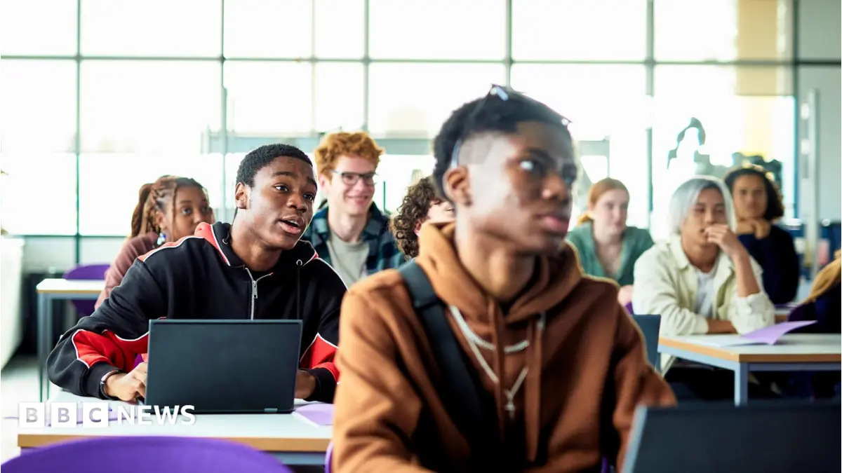 MPs Criticise Student Loan Terms, Citing Retrospective Changes and Mis-selling Parallels