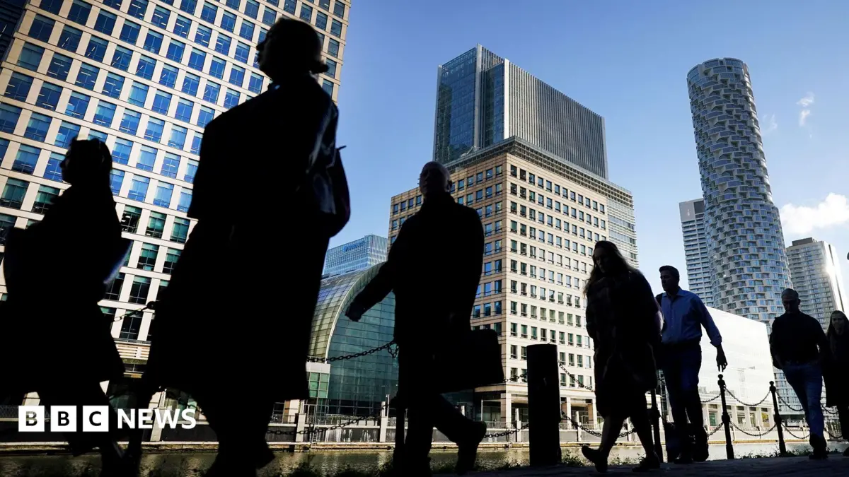 UK Government Long-Term Borrowing Costs Reach 1998 High Before October Budget