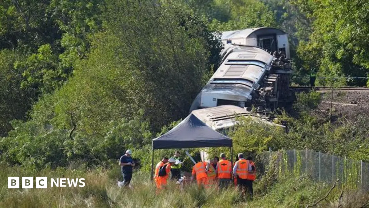 East Sussex Train Derailment Injures Twenty Near Lewes, Halting Weekend Services